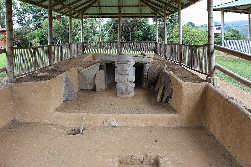 File:Alto de las Piedras-Mound IV Dolmen III 02.jpg