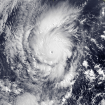 Satelitfiguraĵo de la plej forte East Pacific May tropika ciklono en memoro