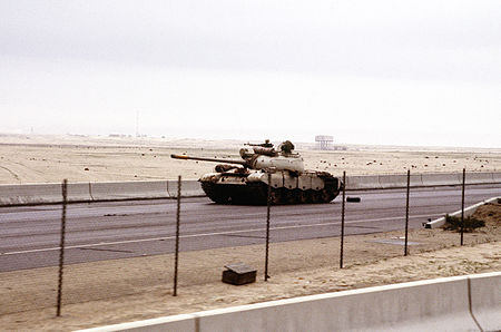 ไฟล์:An_abandoned_Iraqi_Type_69_tank_on_the_road_into_Kuwait_City_during_the_Gulf_War.JPEG