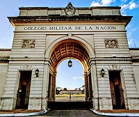 Arco de entrada del Colegio Militar de la Nación-2020.jpg