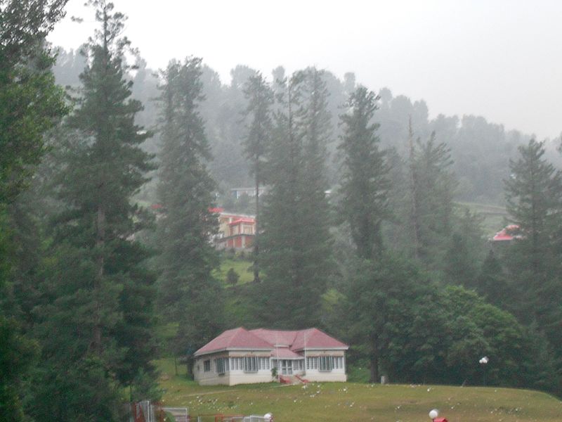 File:Banjosa Lake, Kashmir.JPG