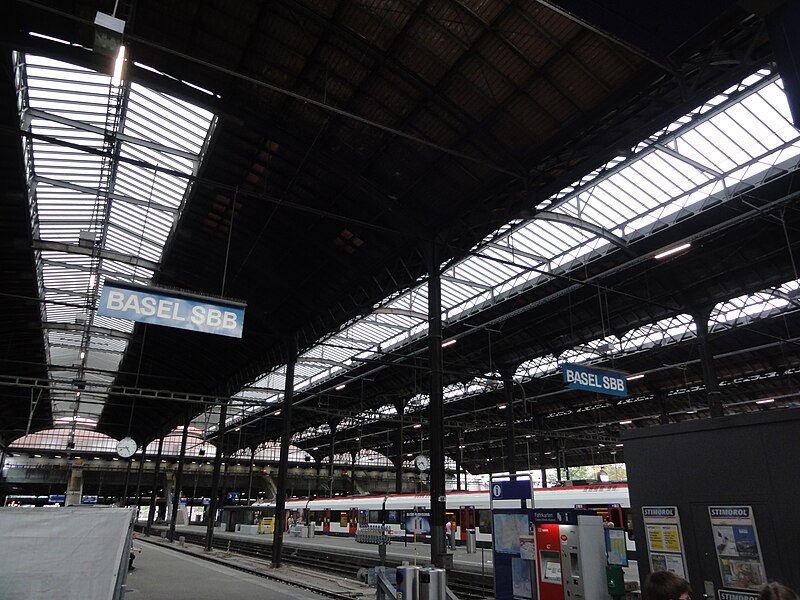 File:Basel Bahnhof SBB 02.jpg