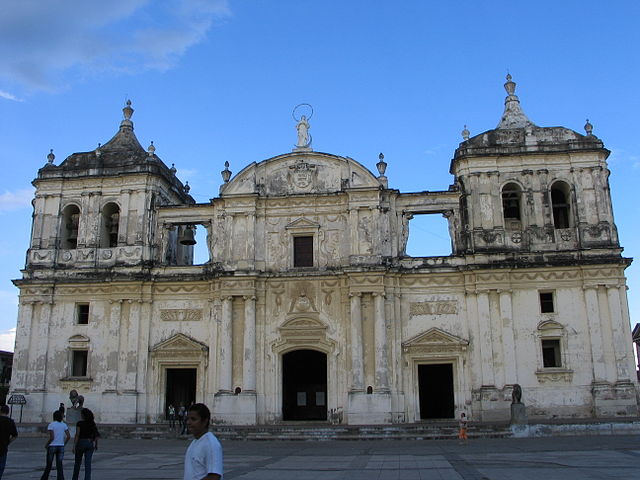 The catedral-basílica de la Asunción, in León, Nicaragua, where the poet spent his infancy. His remains are buried in this church.