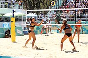 Deutsch: Beachvolleyball bei den Olympischen Jugendspielen 2018; Tag 9, 15. Oktober 2018; Mädchen, Viertelfinale: USA-Spanien 2–1 (21–19/17–21/15–9) English: Beach volleyball at the 2018 Summer Youth Olympics at 15 October 2018 – Girls Quarterfinals: USA-Spain 2–1 (21–19/17–21/15–9)