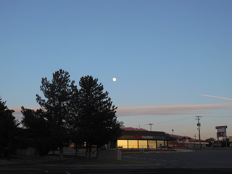 File:Big Moon in Daytime (9105998832).jpg