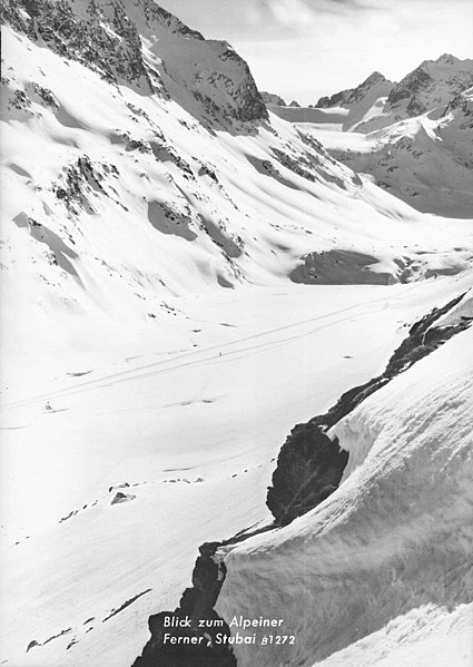 File:Blick zum Alpeiner Ferner Stubai.jpg