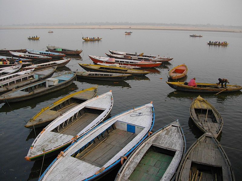 File:Boats by the ghats, on the Ganges, Varanasi.jpg