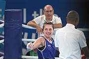 Deutsch: Boxen bei den Olympischen Jugendspielen 2018 Tag 12, 18. Oktober 2018 - Finale Fliegengewicht Mädchen – Martina La Piana (Italien, blau) schlägt Adijat Gbadamosi (Nigeria, rot) 5-0; Ringrichter ist James Beckles (Trinidad und Tobago). English: Boxing at the 2018 Summer Youth Olympics on 18 October 2018 – Girl's flyweight Gold Medal Bout - Martina La Piana (Italy, blue) beats Adijat Gbadamosi (Nigeria, red) 5-0; Referee is James Beckles (Trinidad and Tobago). Español: Boxeo en los Juegos Olímpicos Juveniles de Verano de 2018 en 18 de octubre de 2018 - Combate a medalla de oro de peso mosca para mujeres: Martina La Piana (Italia, azul) le gana a Adijat Gbadamosi (Nigeria, roja) 5-0; El árbitro es James Beckles (Trinidad y Tobago).