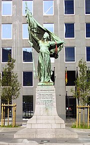 نصب لابرابانسون مكتوب عليه النشيد الوطني البلجيكي، موجود في ساحة سورلي دو شوكييه في بروكسل