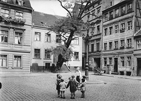 Bundesarchiv B 145 Bild P063067, Berlin, Jüdenhof, Kinder beim Spielen