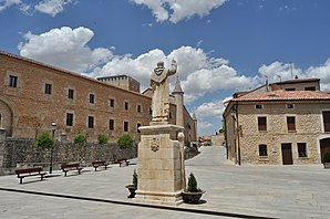 Caleruega - Convento domenicano e statua di Domenico