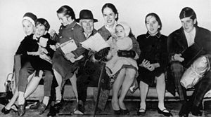 The Chaplins and six of their eight children in 1961. From left to right: Geraldine, Eugene, Victoria, Chaplin, Oona O'Neill, Annette, Josephine and Michael.