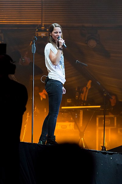 File:Christina Stürmer Donauinselfest2015 04.jpg