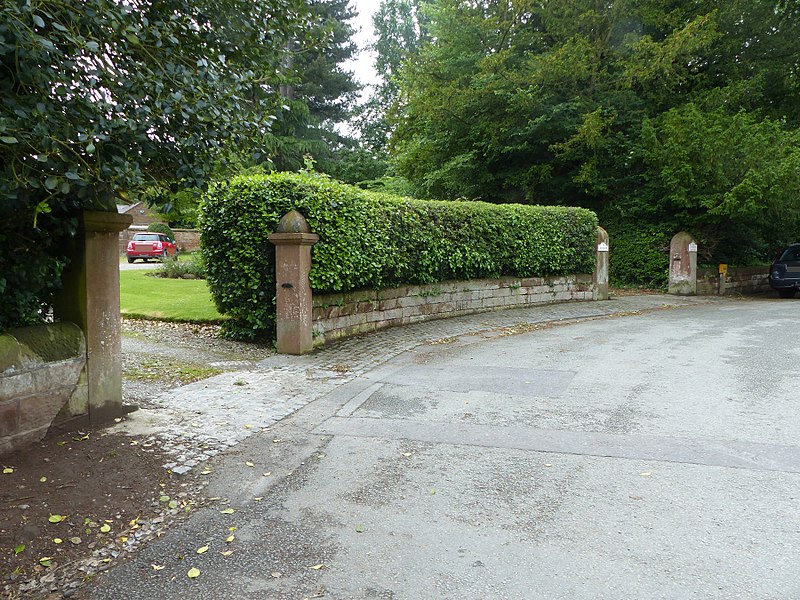 File:Church Road walls, Eccleston.jpg