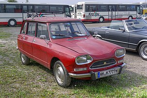 Une Citroën Ami 8 break, modèle 1969. (définition réelle 3 863 × 2 574)