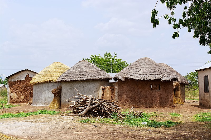 File:Clay house compound in the Northern Region.jpg