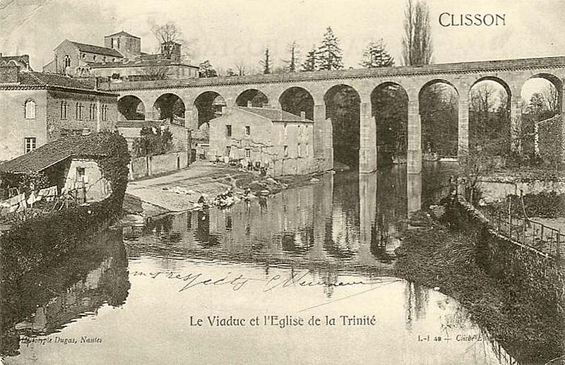 File:Clisson.Église de la Trinité de Clisson.Viaduc.jpg