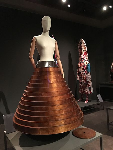 File:Coffee table skirt Hussein Chalayan.jpg