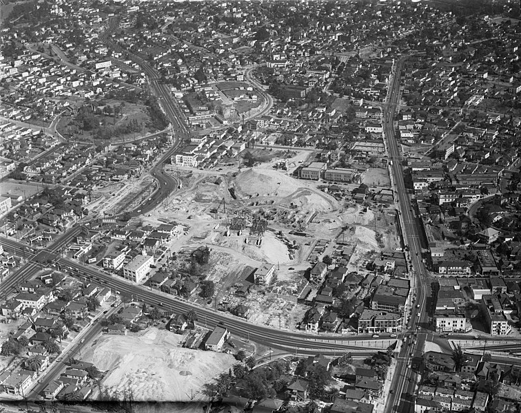 File:Construction work for the interchange joining Arroyo Seco, Harbor, Hollywood and Santa Ana freeways.jpg