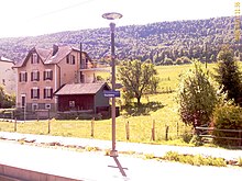 Courtelary train station and surrounding mountains Courtelary stacidomo 856.jpg