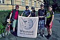 Čeština: Tým české Wikipedie před startem cyklistického závodu Pražská padesátka.