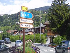 Die Departementsstraße 1212 von Megève in Richtung Sallanches