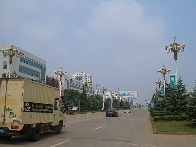 In the main urban area of Daye, a county-level city within the prefecture-level city of Huangshi, Hubei. Daye also includes some separate towns, such 