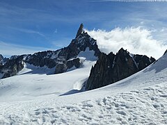 Vue de la dent du Géant depuis le col des Flambeaux.