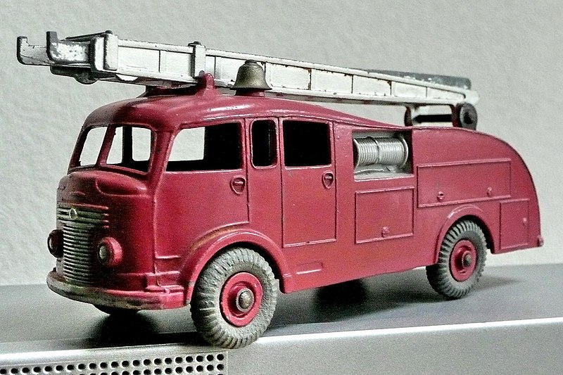 File:Dinky Toys - Fire engine.jpg