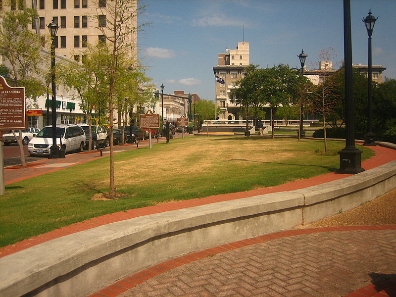 File:Downtown green space in Alexandria, LA IMG 1126.JPG