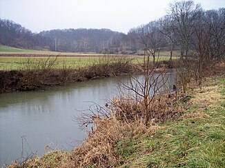 Řeka East Branch Shade River v Chester Township na jihovýchodě Ohia.