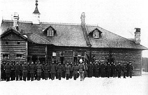 Северо-Ингерманландский полк в Кирьясало. Впереди командир полка Ю. Эльфенгрен. 1920 г.