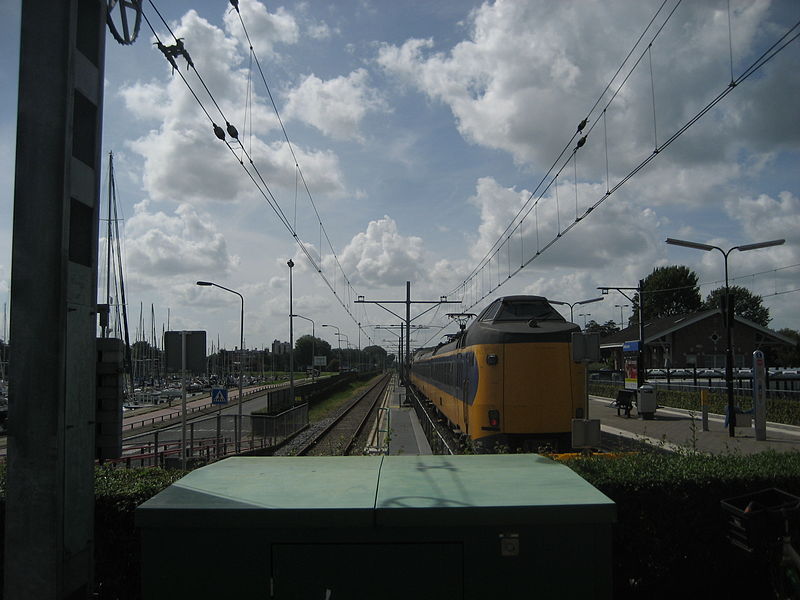 File:Enkhuizen train station.jpg