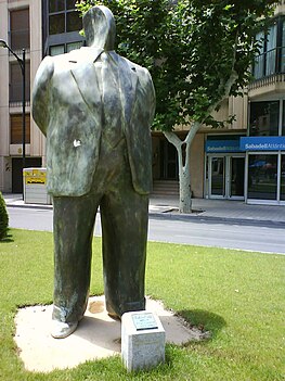 El Ejecutivo Escultura "Ejecutivo" de Albacete.JPG