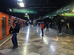 Estación Apatlaco - Línea 8 - Metro de la Syudad de Meksika - Andenes.jpg