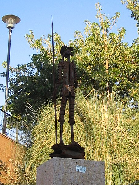 File:Estatua Don quijote, Alcalá de Guadaira, Sevilla.jpg