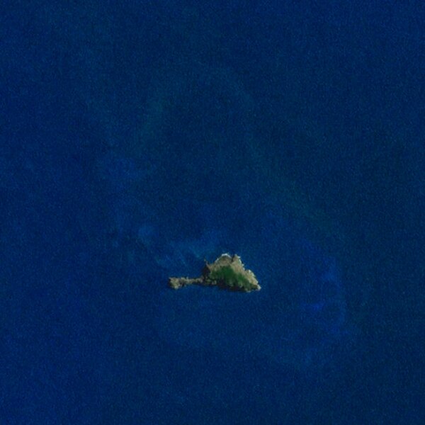 Dosiero:Fatu Huku - image satellite Landsat7 - 2000.jpg