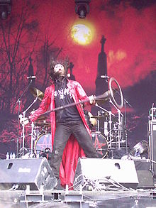 Fernando Ribeiro during a live show in Spain in 2006 Fernando Ribeiro.jpg