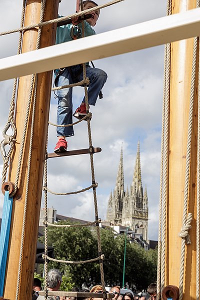 File:Festival de Cornouaille 2017- Accrovoile.jpg