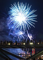 Vorschaubild für File:Feuerwerk Dreiländerbrücke.jpg