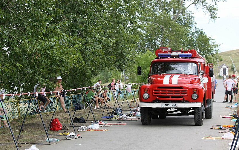 File:Fire engine of Sysert, 2012.jpg