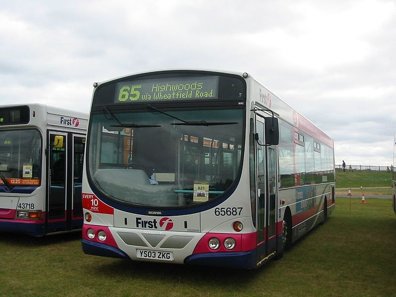 File:First bus 65687 (YS03 ZKG), Showbus 2004.jpg