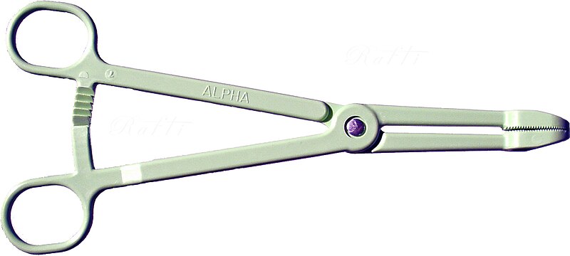 File:Forceps plastic.jpg