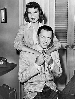 Frank and Nancy Sinatra in 1957.jpg