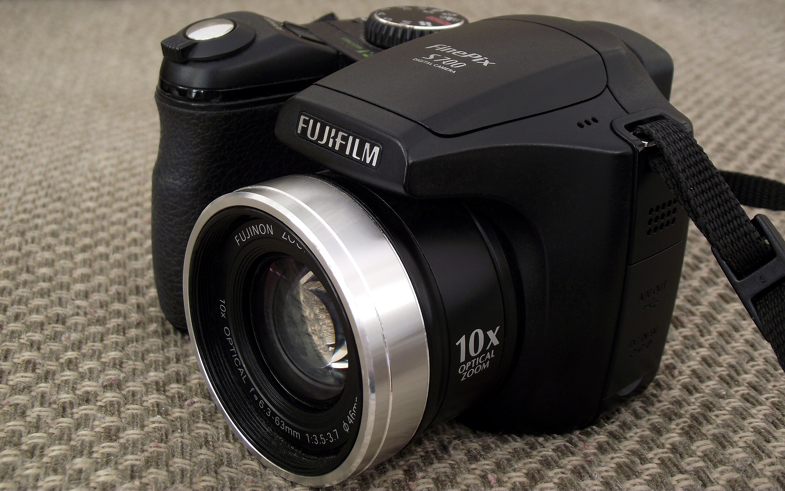 plotseling onthouden domein File:Fujifilm FinePix S700.jpg - Wikimedia Commons