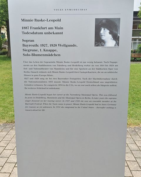 File:Gedenktafel für Minnie Ruske-Leopold in Bayreuth.jpg