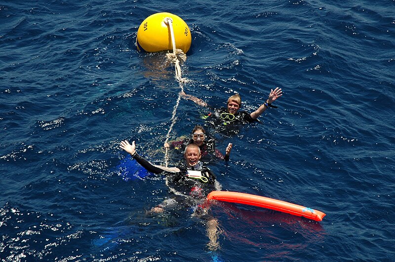 File:GeoExpedidition Similan Dive Center divers at the Similan Islands.jpg