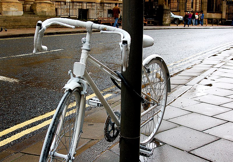 Das Ghost Bike 800px-Ghost_Bike_Oxford