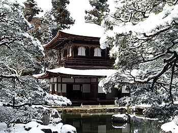 Un temple bodista sota la nèu, Quiòto, Japon.