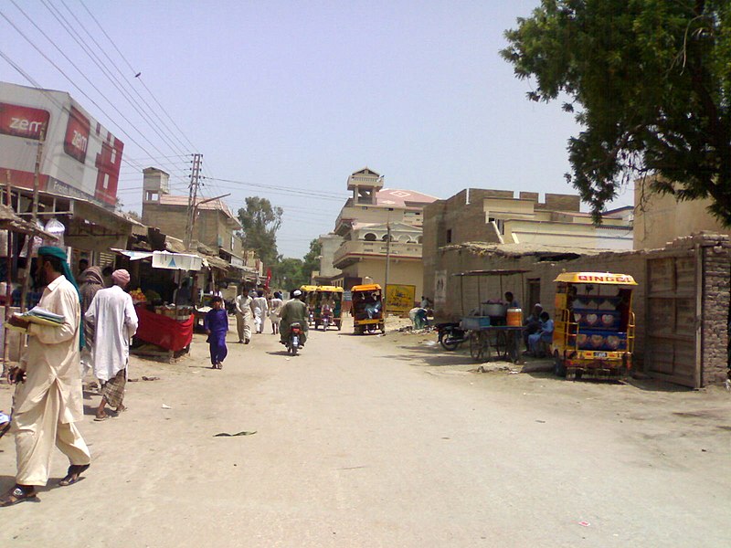 File:Girls College Road - panoramio - kamran.solangi.jpg